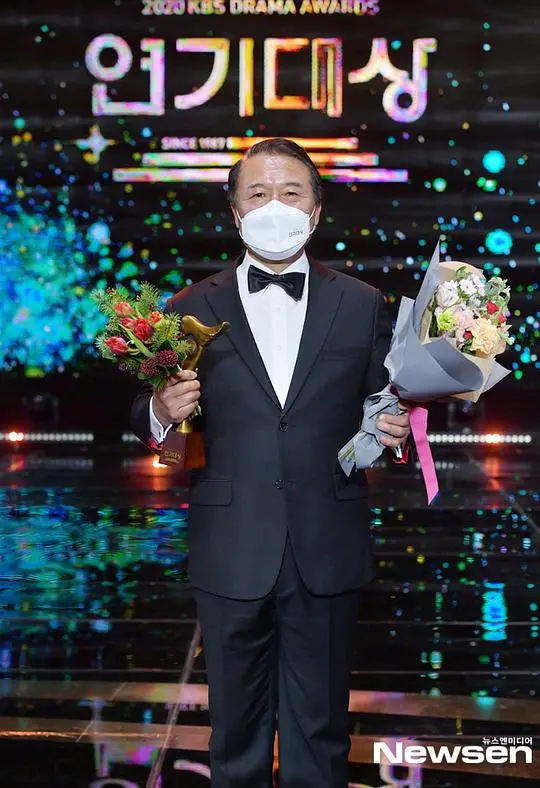 《2020 KBS演技大赏》：星光熠熠，回顾年度韩剧经典，见证荣耀时刻！